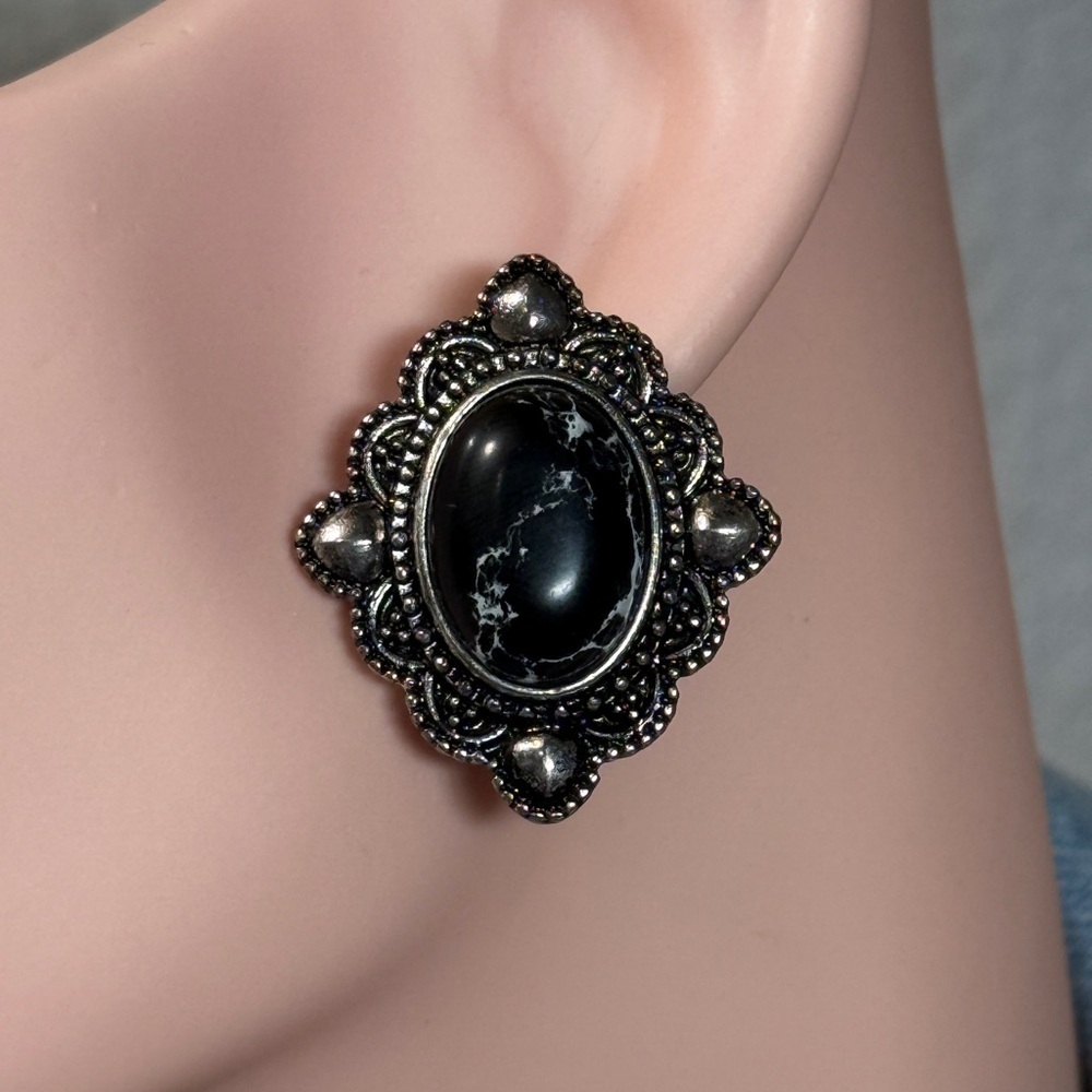 ⚜️ Vintage Black Ornate Stud Earrings | Gothic Style - Picture 7 of 8